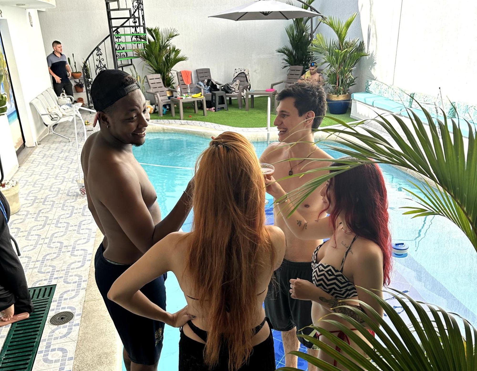 The View Hostel & Lounge กาลี ภายนอก รูปภาพ