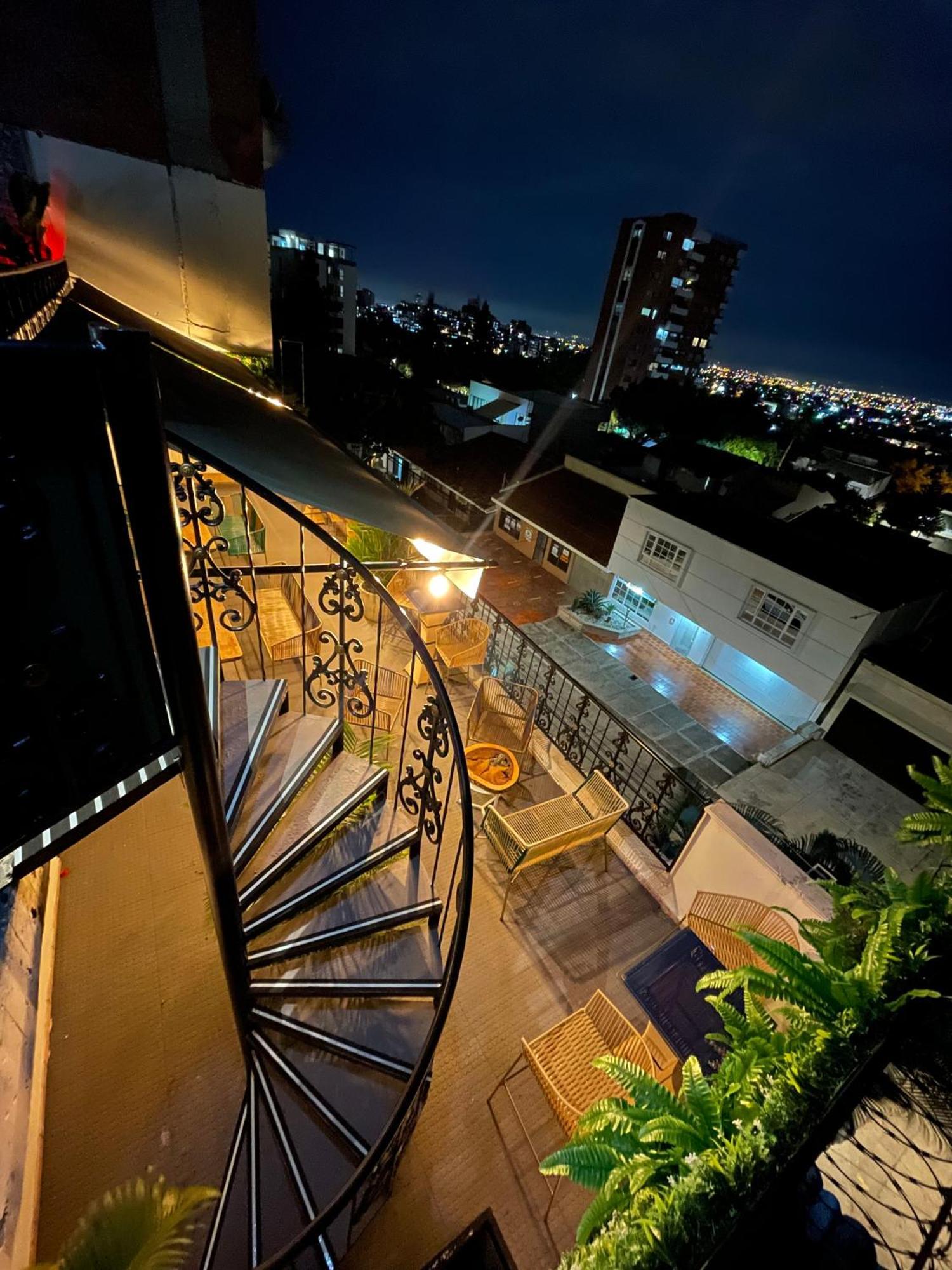 The View Hostel & Lounge กาลี ภายนอก รูปภาพ