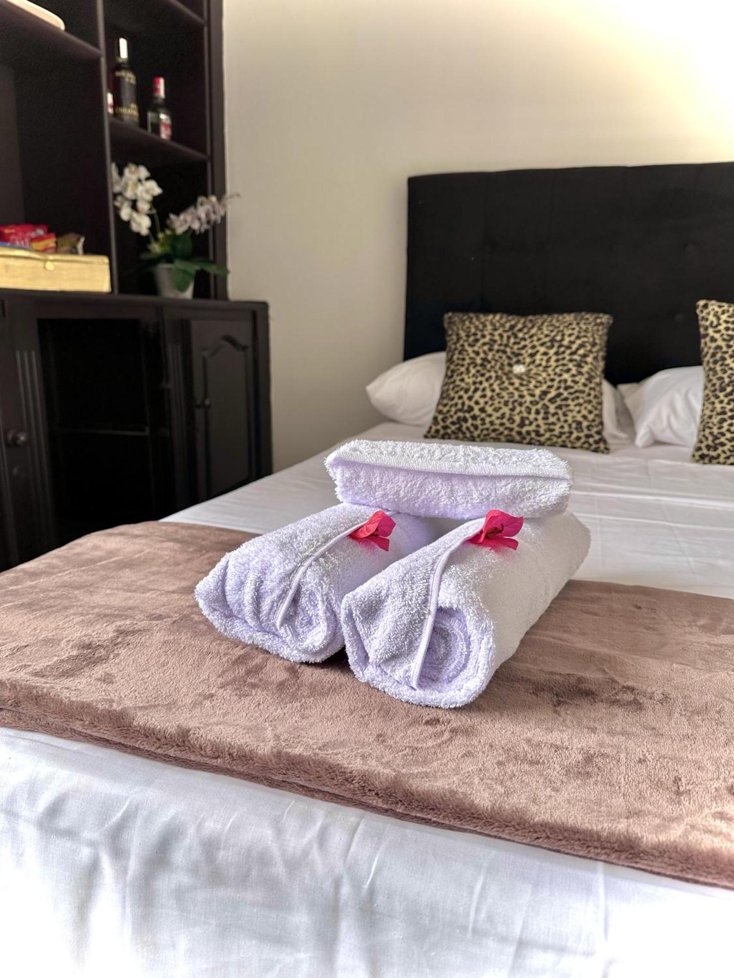 The View Hostel & Lounge กาลี ภายนอก รูปภาพ
