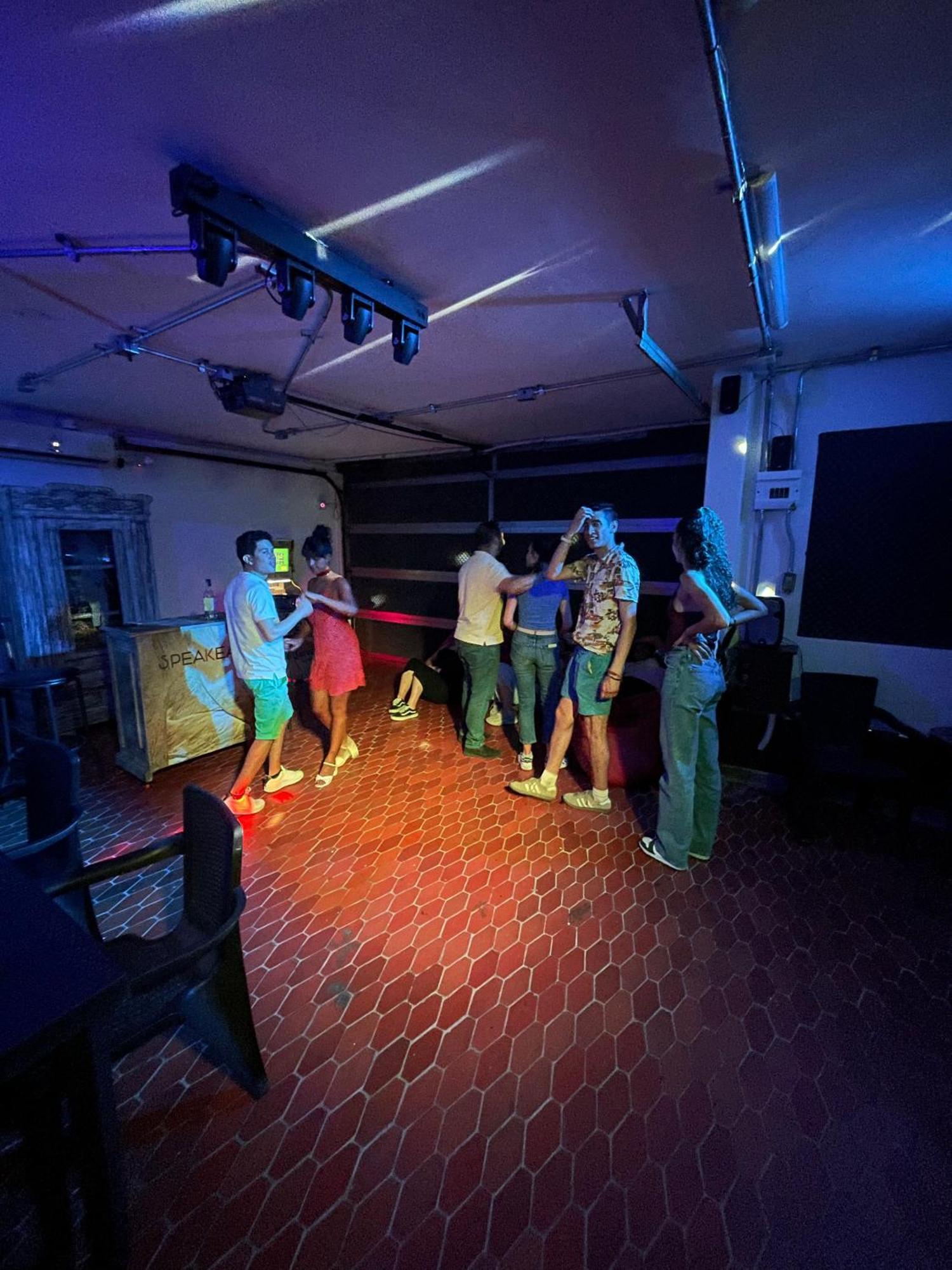 The View Hostel & Lounge กาลี ภายนอก รูปภาพ